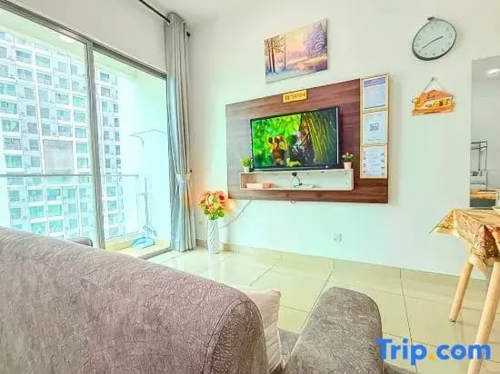 #CS8, Spacious Cybersquare Ensuite with Pool View - photo 3
