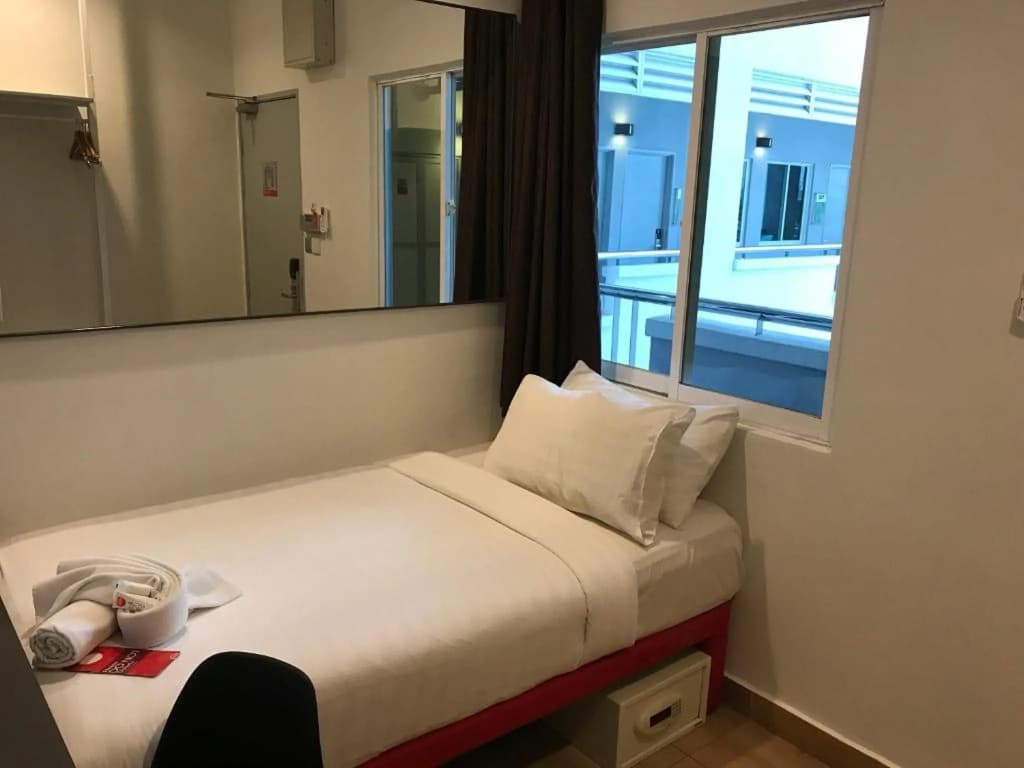 Tune Hotel KLIA Aeropolis - photo 3