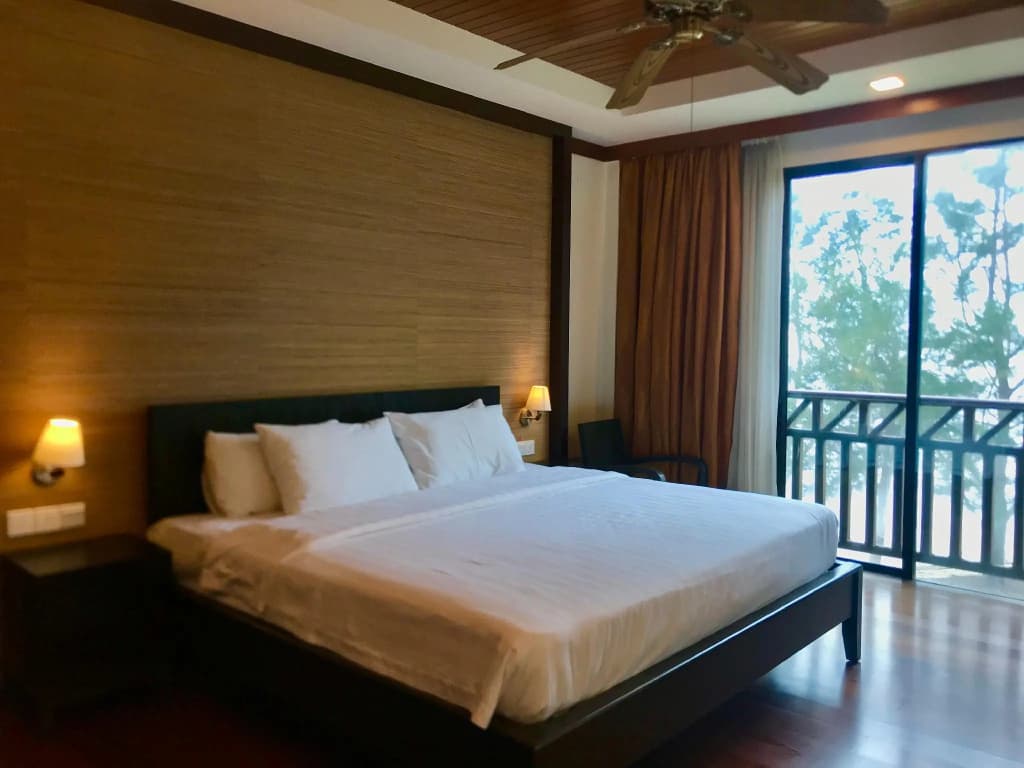 Sunset Seaview Beach Villas & Spa Suites at Nexus Karambunai - photo 2