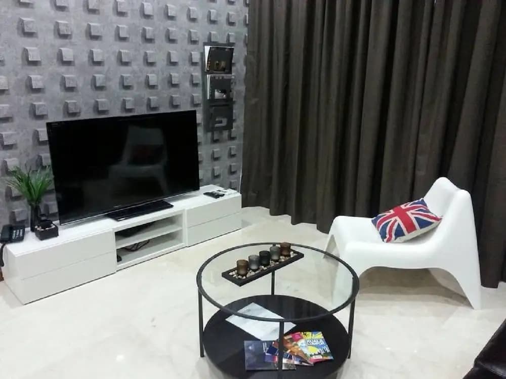 KL101 Service Suite at Soho Suites KLCC - photo 5