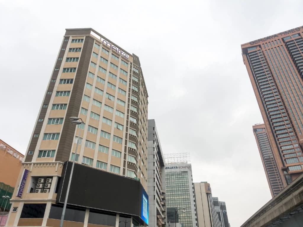 Metro Hotel - photo 1