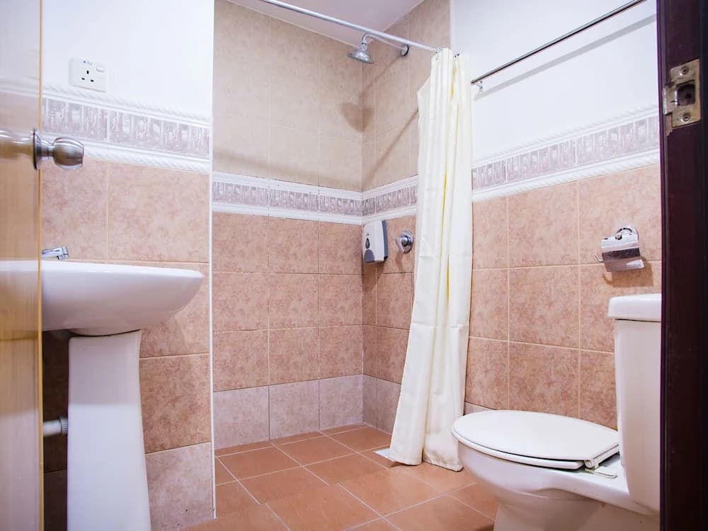 OYO 43963 T-Signature Hotel - photo 9