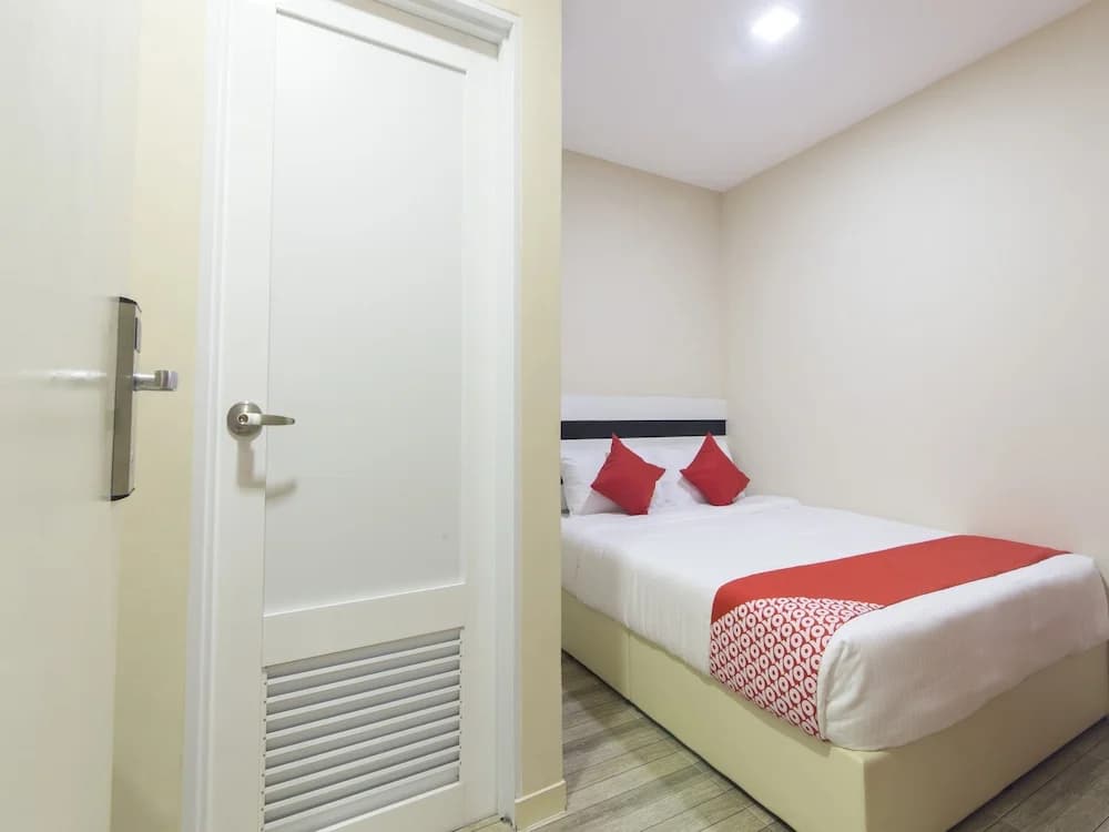 Lea Guest House & Cafe by OYO Rooms - main photo
