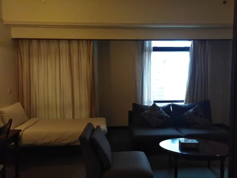 Glorious Service Suite At Times Square - photo 5