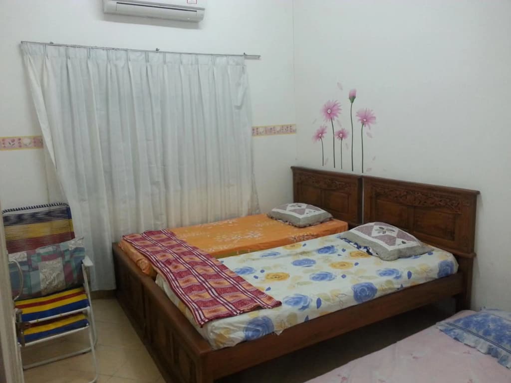 Homestay Aircond Pantai Timur Chalet Guest House Kak Mah - photo 1