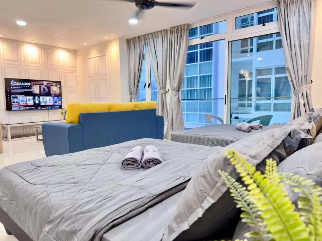 KSL City Mall 4-6pax Netflix｜Smart TV 55inch - photo 3