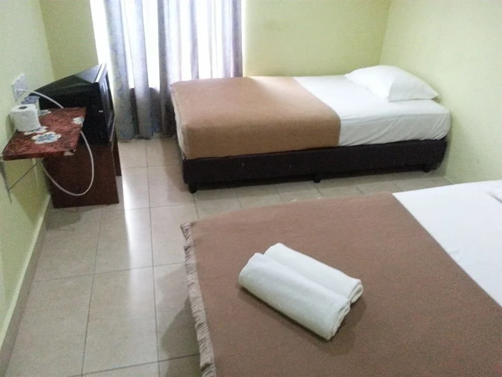 Century Rest Inn - photo 4