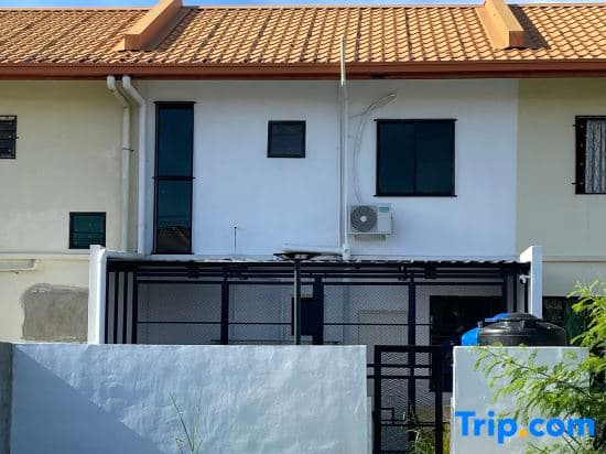 S.M.G | Steven & Mick Guesthouse | 500m to jetty Pelancong | 700m to town - photo 1