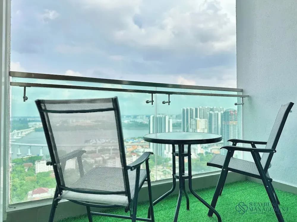 Paragon Suites CIQ By Stayrene - photo 14