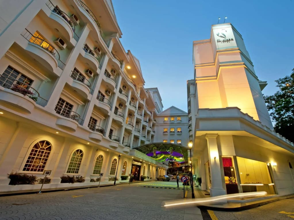 Flamingo Hotel by The Lake - photo 1