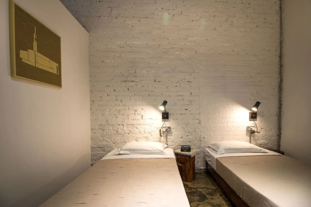 The Brownstone Hostel & Space - photo 5