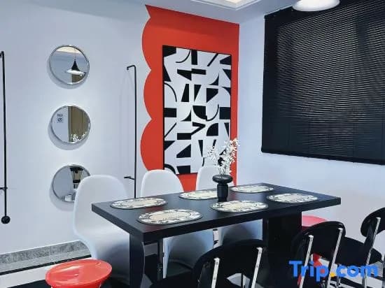 RNF Seaview 4BR Dopamine Black & White Karaoke - photo 1