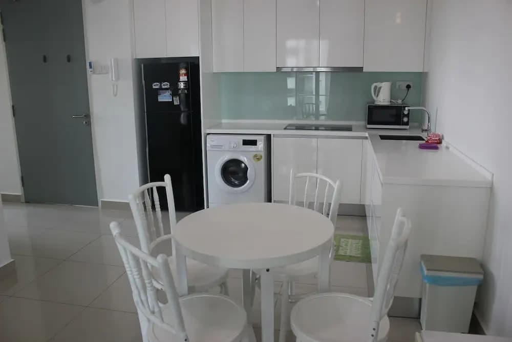 City Living with Panoramic Sea Views at Danga Bay - photo 21