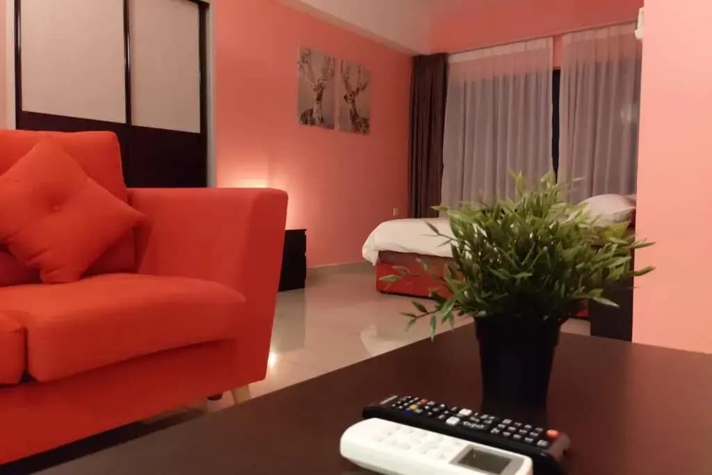 HB1611 Lake view studio unit,Hyve, Cyberjaya, Free WiFi, Netflix, Pool, Free Parking - photo 4