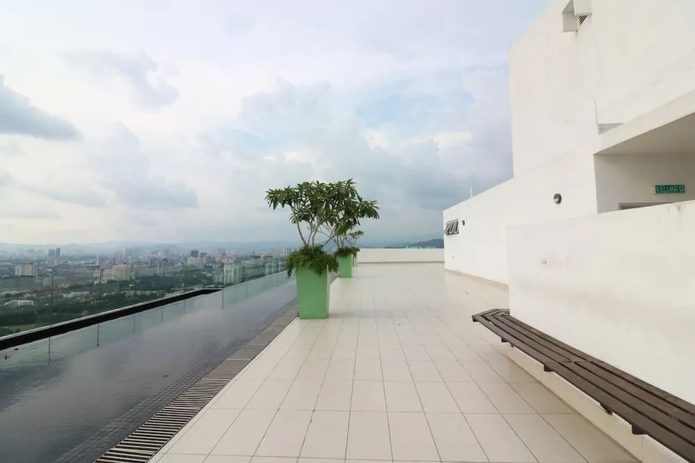 Victoria Home Sentrio Suites - photo 21