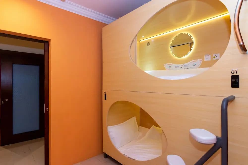 Momostay Capsule Hotel - photo 10