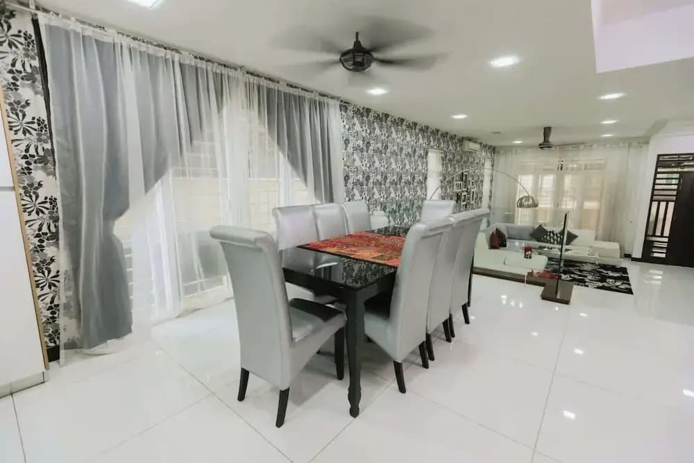 Spacious Luxury 6BR Home in Kemensah, KL - photo 6