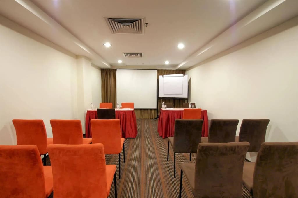 Crystal Crown Hotel - photo 17