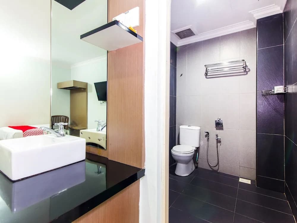 Super OYO 443 Crystal City Hotel - photo 9