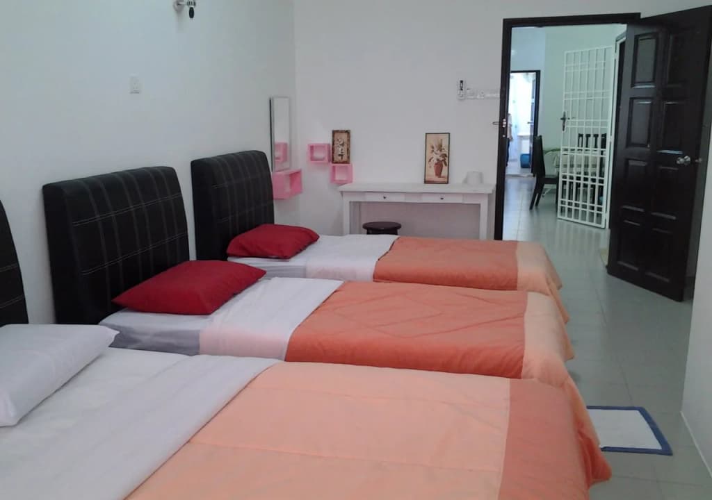 Zenith Guest House @ Palm Court - photo 13