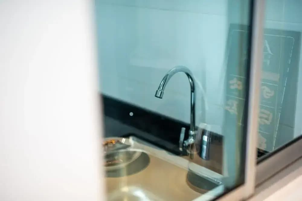 Bright & Modern 3BR Suite, Free Parking - photo 7