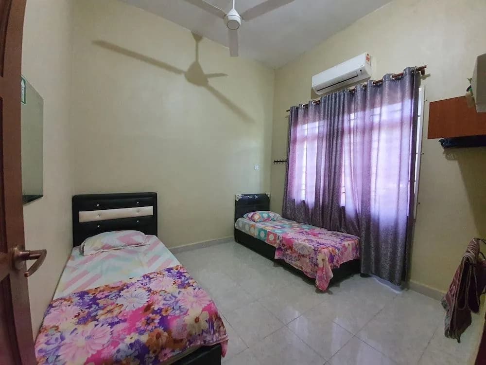 OYO HOME 90280 Darussalam Homestay - photo 2