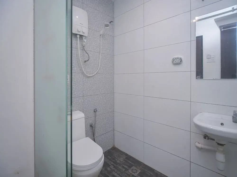 Oyo 44052 Seven Hotel - photo 9