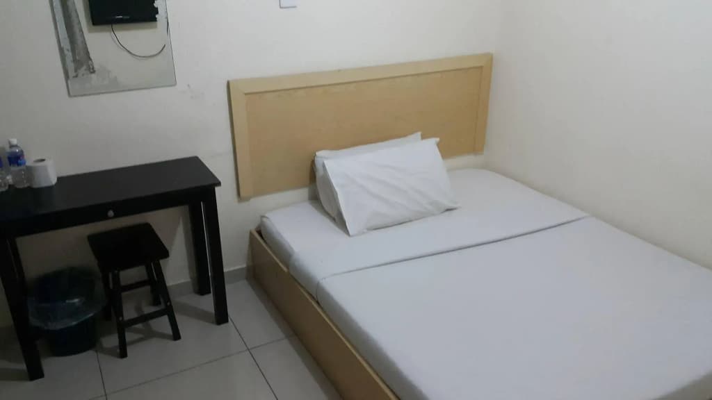 OYO 301 River Inn Hotel - photo 3