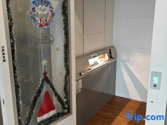 Uptown Hotel - photo 16