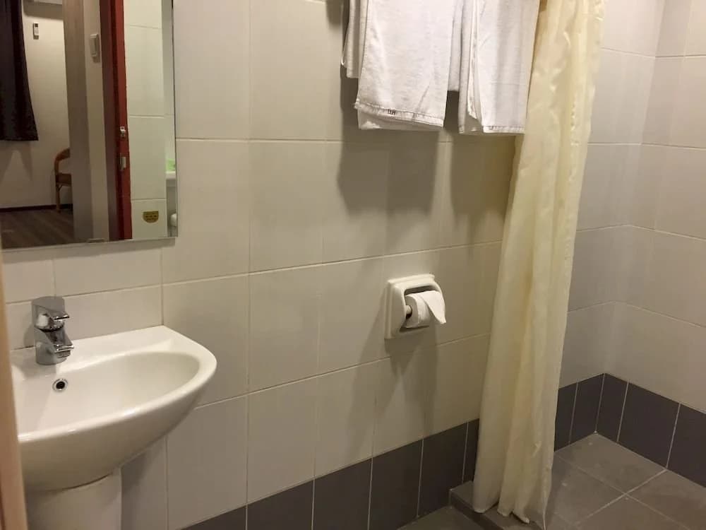 Lai Lai Hotel - photo 8