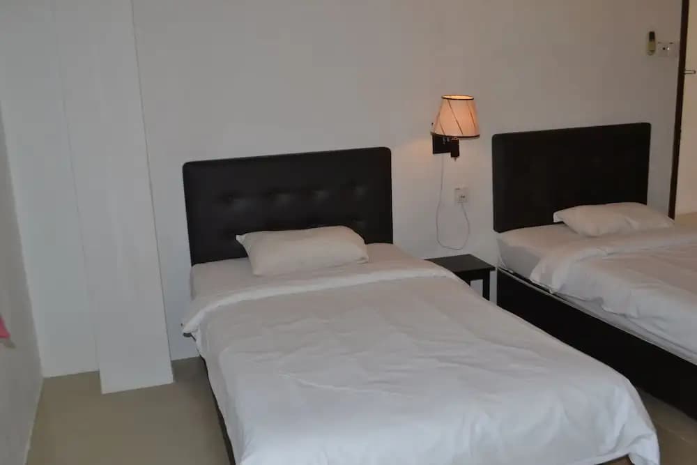 Mutiara Penthouse Hotel - photo 5