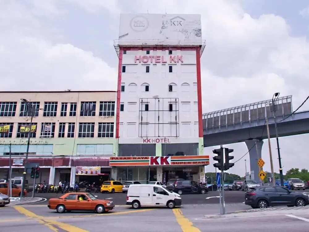 SUPER OYO Swing & Pillows Kajang Hotel Near Stadium Kajang Station - photo 1
