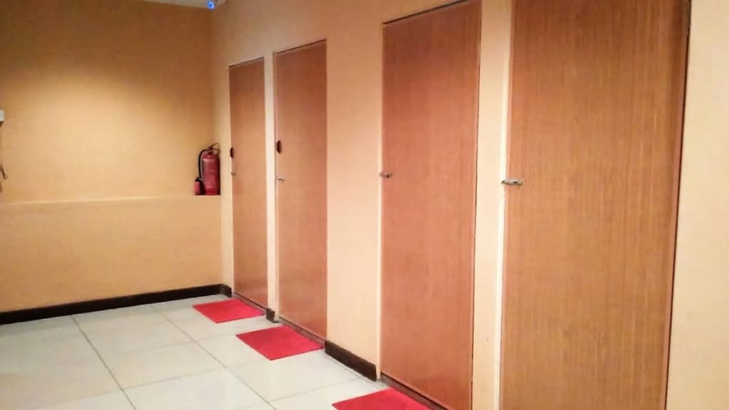 OYO 216 La Viva Hotel - photo 12