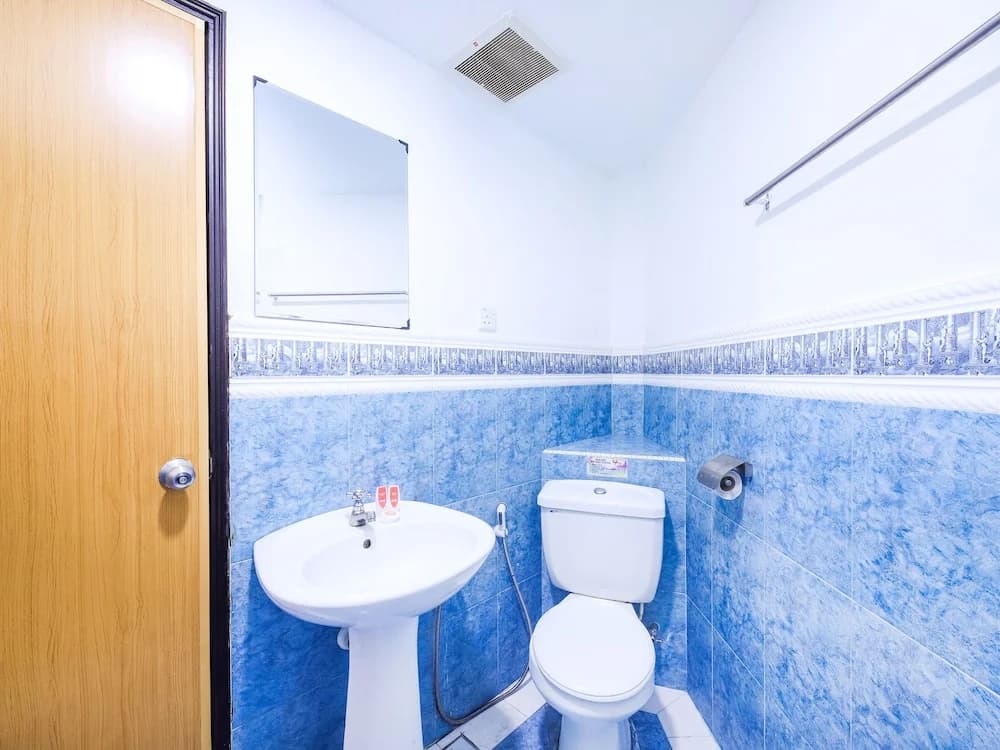 OYO 43963 T-Signature Hotel - photo 10
