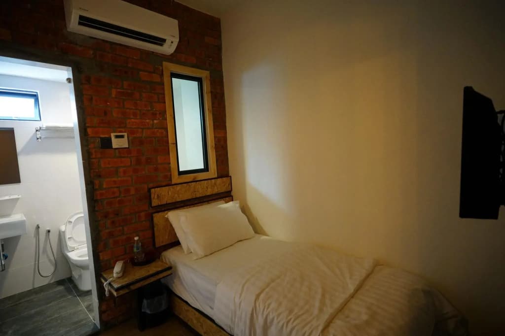 Brick Box Hotel - photo 6