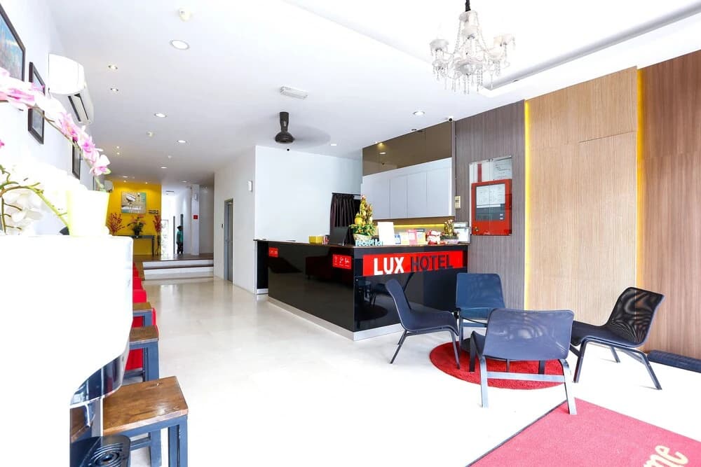 OYO 772 Lux Hotel - photo 2