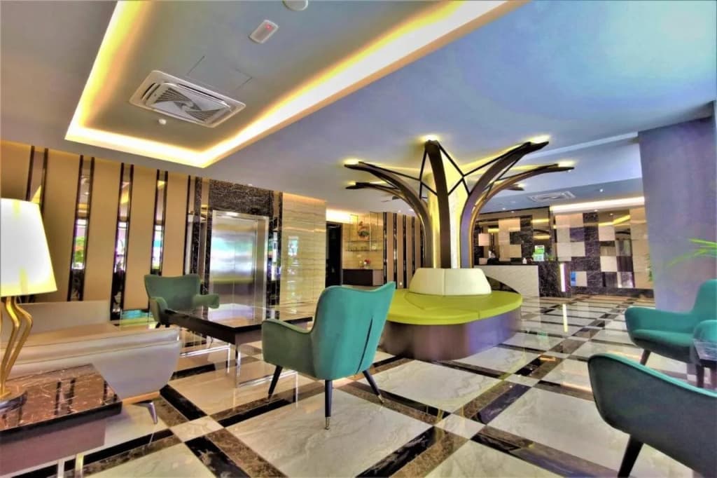 Prestigo Hotel - photo 2