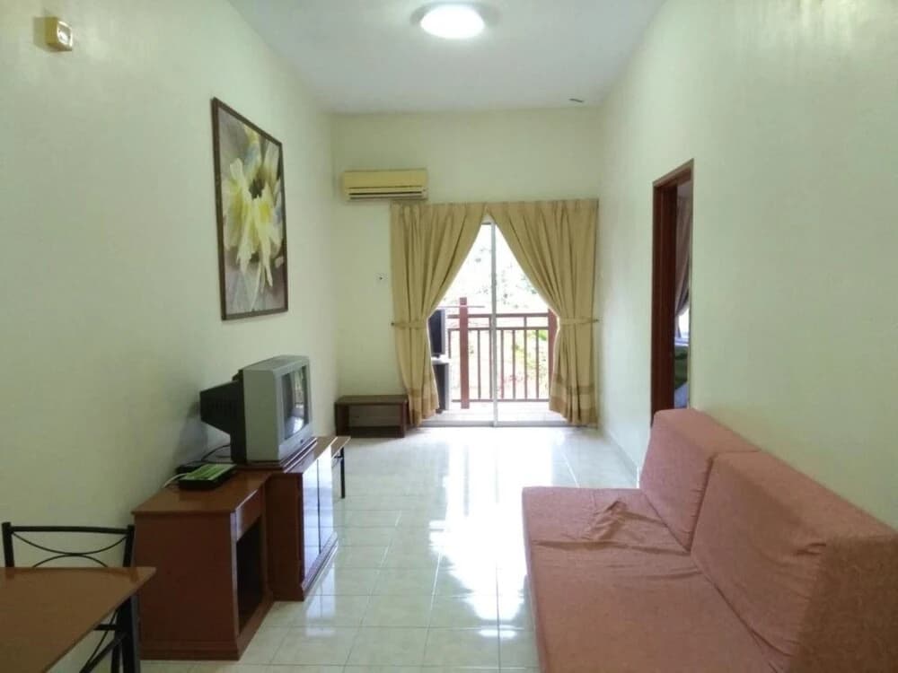 Suria Service Apartments @ Bukit Merak Laketown Resort by Oyo - photo 2