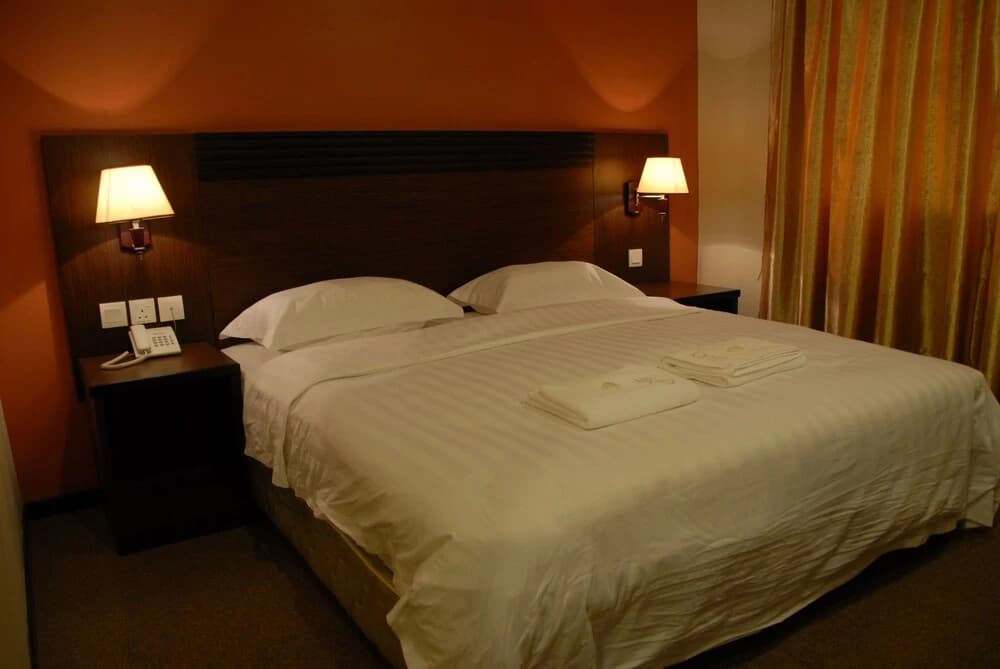 Queen Hotel - photo 6