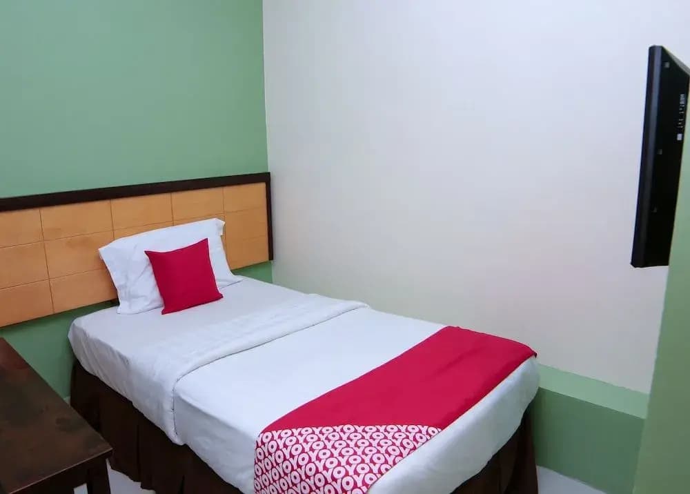 OYO 44054 Holiday Mansion Inn - photo 6