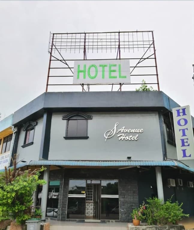 S Avenue Hotel - photo 8