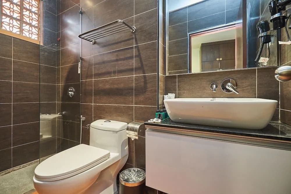 OYO Home 89378 The Platinum Suites - photo 8