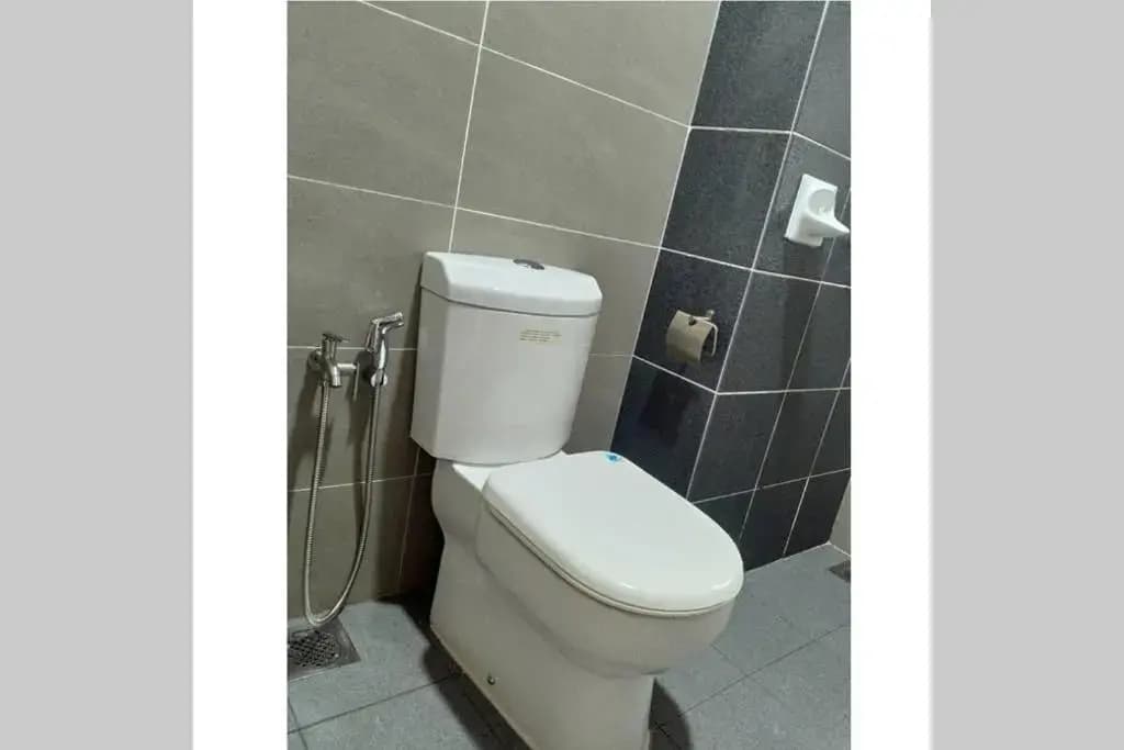 HB1614 ,Cyberjaya, Lake view, WiFi, Netflix, Free Parking, Gym, Swimming Pool, Basket Ball Court, Family play area - photo 8