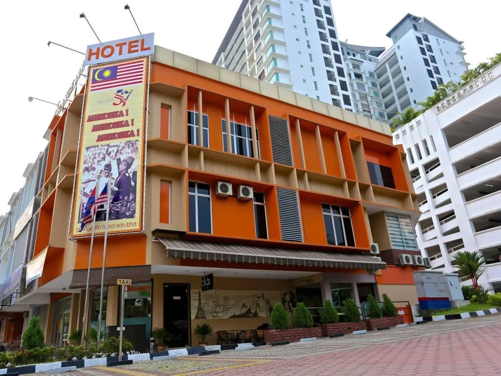 Orange Inn Hotel - photo 1