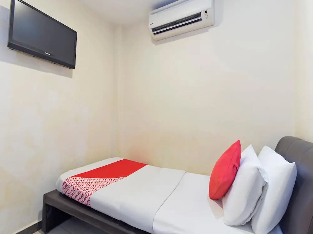 OYO 124 Hotel Seniman Sentul - photo 4