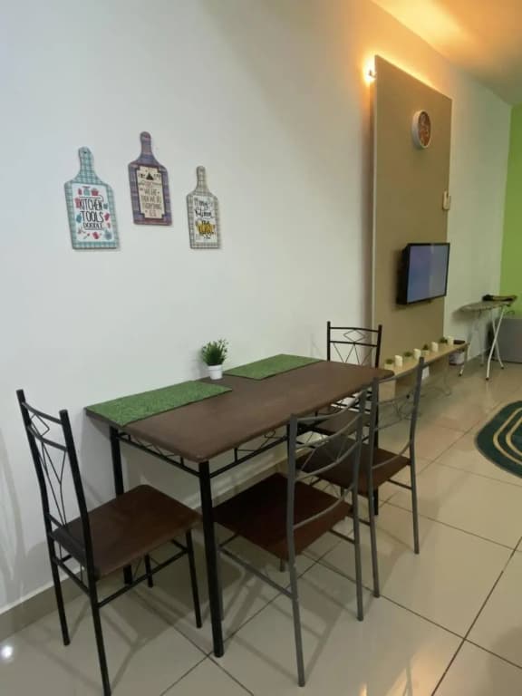 Private Studio Viana Court Service Apartment 1 with private parking - photo 2