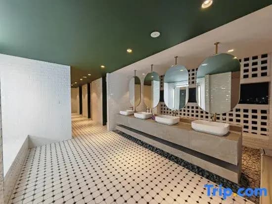 The Stallionz Signature Suites by IWH Suites - photo 5