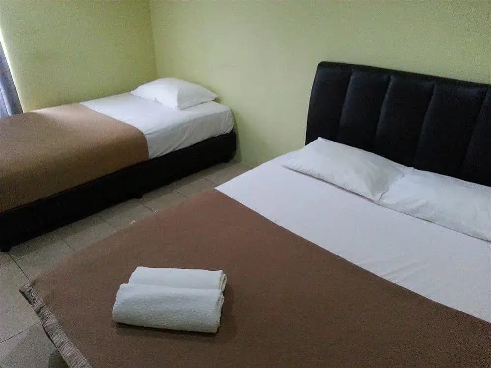 Century Rest Inn - photo 7