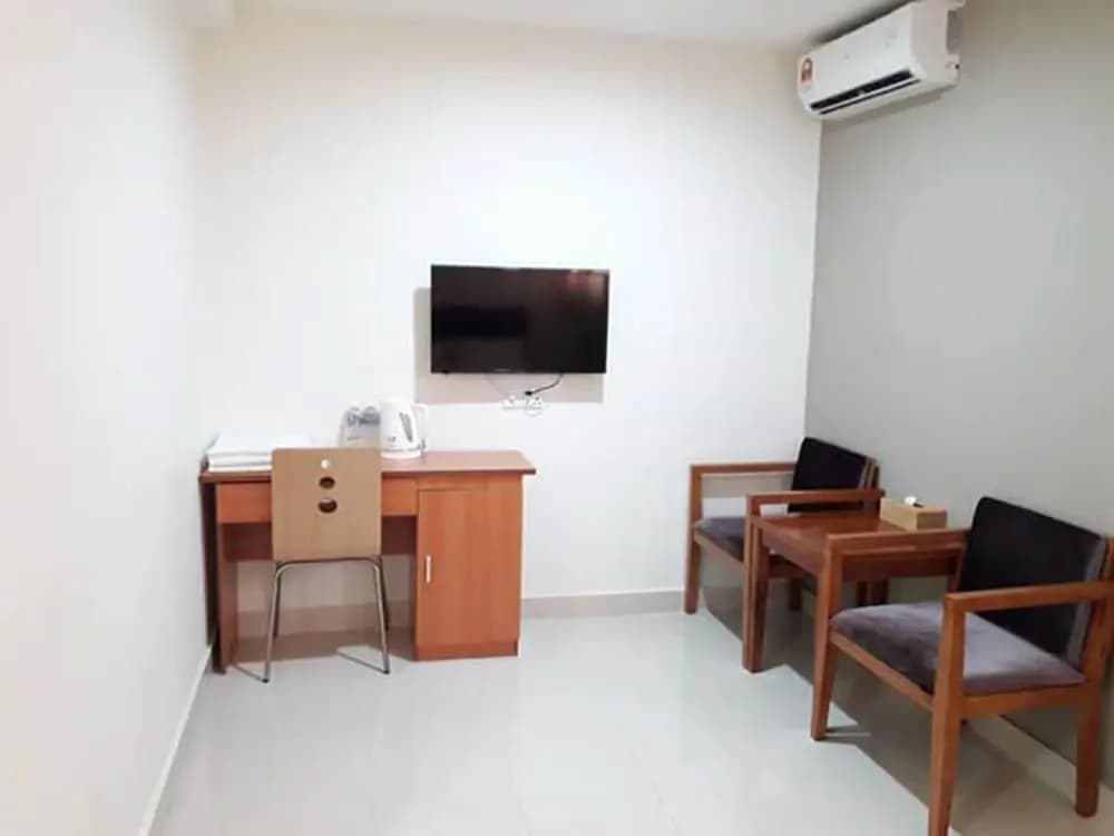 Hotel O Night Queen salak Tinggi - photo 4