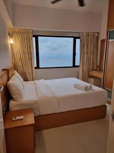 Batu Ferringhi Seaview Apartment - photo 1